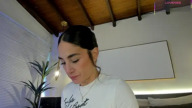 Snapshot of AgattaDuque chatting on June 2026 08:07:02 PM AgattaDuque online show from June 2026 08:07:02 PM