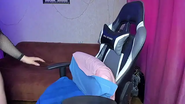 Milafoxxxy online show from September 2025 08:16:01 AM