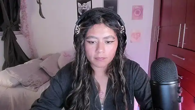 StephaniFox online show from December 2025 01:44:01 AM