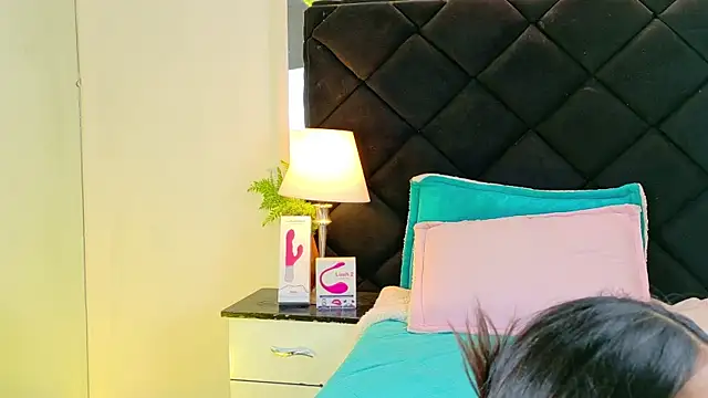 Holly Brensonexx  online show from November 2025 04:06:02 PM