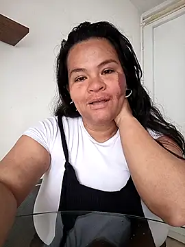 Snapshot of Julieta-tits chatting on April 2026 11:37:02 AM Julieta-tits online show from April 2026 11:37:02 AM