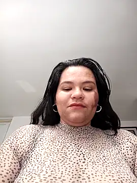 Snapshot of Julieta-tits chatting on April 2026 02:34:01 PM Julieta-tits online show from April 2026 02:34:01 PM