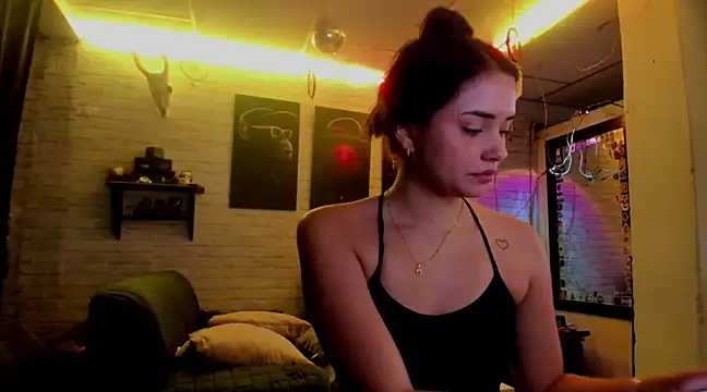 Snapshot of Kimmymadison- chatting on February 2025 09:15:01 PM Kimmymadison- online show from February 2025 09:15:01 PM