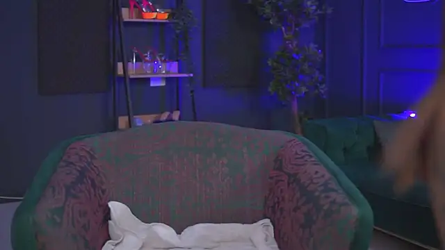 RaquelleVon online show from February 2025 07:41:02 PM