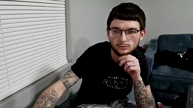 Snapshot of hungkubenski chatting on November 2025 04:15:02 AM hungkubenski online show from November 2025 04:15:02 AM