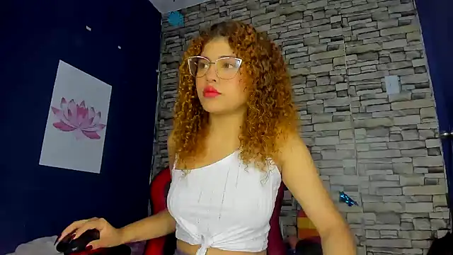 sofiacastillo01 online show from February 2025 01:09:02 PM