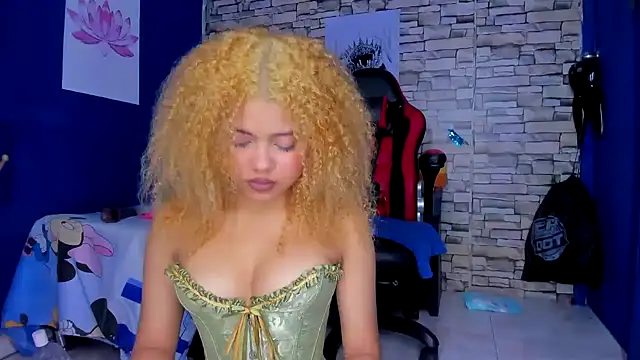 sofiacastillo01 online show from February 2025 05:17:02 PM