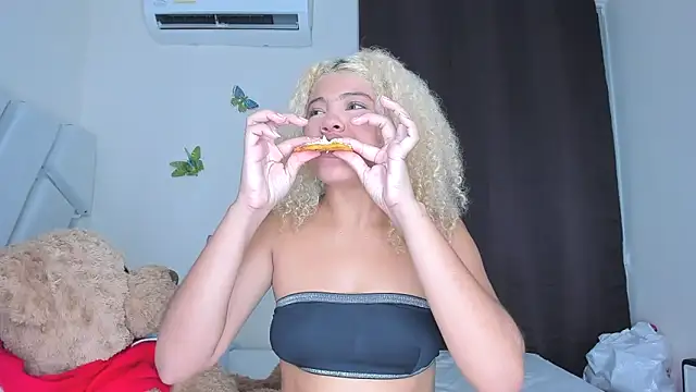 sofiacastillo01 online show from January 2026 02:32:02 PM