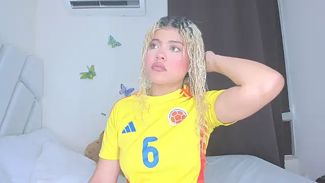 sofiacastillo01 online show from March 2026 03:39:02 PM