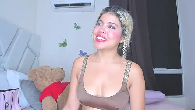 sofiacastillo01 online show from April 2026 02:51:02 AM