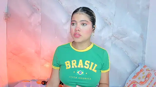 Snapshot of sofiacastillo01 chatting on June 2026 01:32:02 PM sofiacastillo01 online show from June 2026 01:32:02 PM