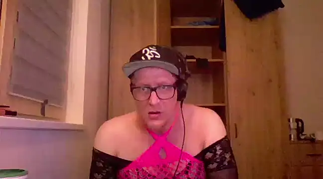 Snapshot of Bigthroaterboy chatting on March 2025 05:09:01 AM Bigthroaterboy online show from March 2025 05:09:01 AM