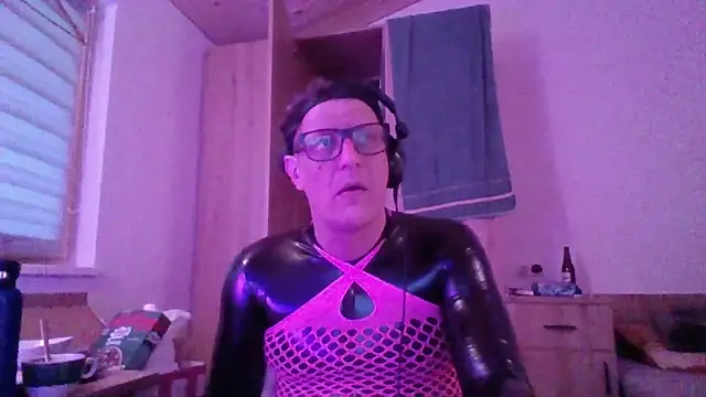 Snapshot of Bigthroaterboy chatting on October 2025 06:10:02 AM Bigthroaterboy online show from October 2025 06:10:02 AM