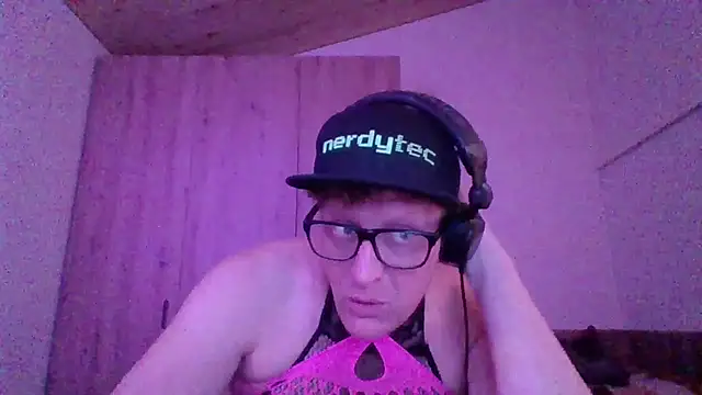 Snapshot of Bigthroaterboy chatting on October 2025 08:06:02 PM Bigthroaterboy online show from October 2025 08:06:02 PM