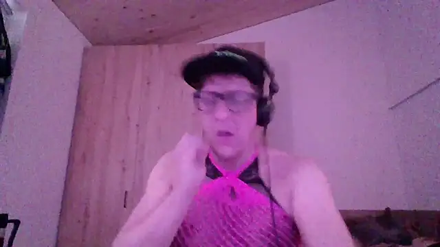Snapshot of Bigthroaterboy chatting on October 2025 10:02:01 AM Bigthroaterboy online show from October 2025 10:02:01 AM