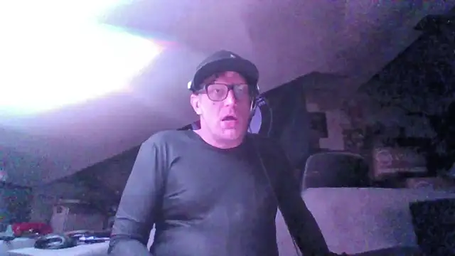 Bigthroaterboy online show from October 2025 05:17:01 PM