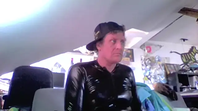 Snapshot of Bigthroaterboy chatting on May 2026 01:48:01 PM Bigthroaterboy online show from May 2026 01:48:01 PM