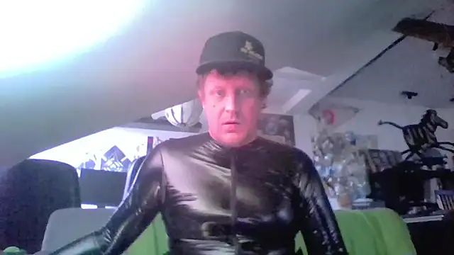 Snapshot of Bigthroaterboy chatting on May 2026 05:07:02 PM Bigthroaterboy online show from May 2026 05:07:02 PM