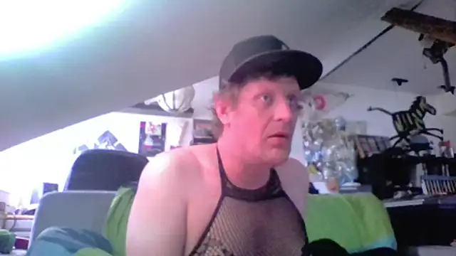 Snapshot of Bigthroaterboy chatting on May 2026 05:12:02 AM Bigthroaterboy online show from May 2026 05:12:02 AM