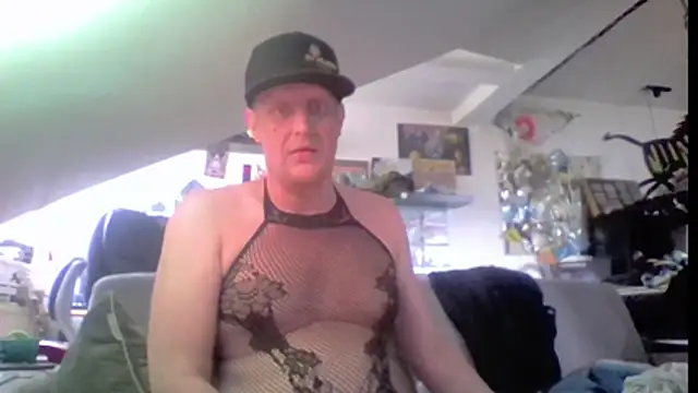 Snapshot of Bigthroaterboy chatting on June 2026 07:17:02 AM Bigthroaterboy online show from June 2026 07:17:02 AM