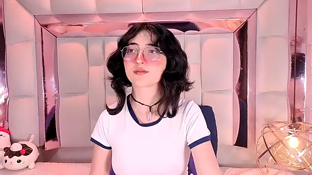 Snapshot of SaraMartini1 chatting on April 2026 06:02:01 AM SaraMartini1 online show from April 2026 06:02:01 AM