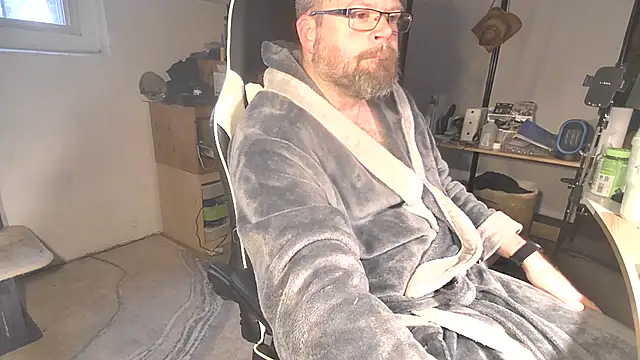 Snapshot of MagnusCockus chatting on April 2026 11:13:02 PM MagnusCockus online show from April 2026 11:13:02 PM