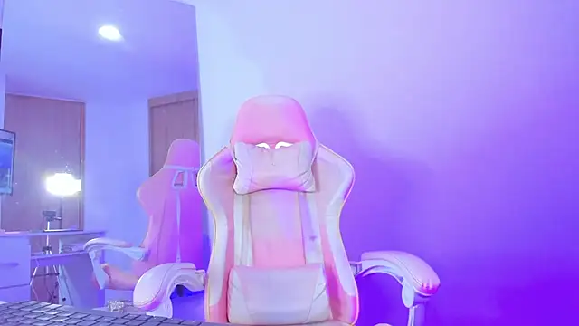 Snapshot of angelinalodge1 chatting on February 2025 04:41:02 AM angelinalodge1 online show from February 2025 04:41:02 AM