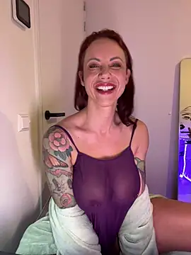 Snapshot of SmilingDutchie chatting on December 2024 07:25:02 PM SmilingDutchie online show from December 2024 07:25:02 PM