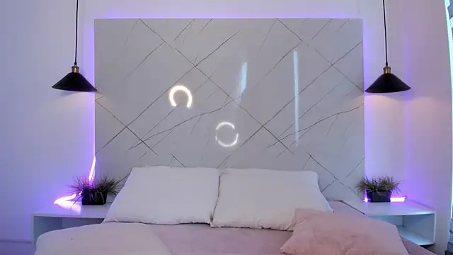 ANTONELLA  ROUSE  online show from April 2026 08:54:01 PM