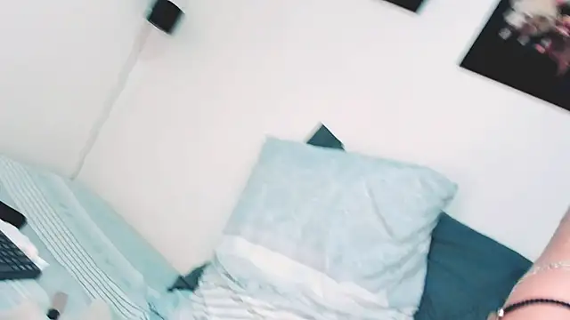 Snapshot of Aleja1214 chatting on February 2025 09:26:02 PM Aleja1214 online show from February 2025 09:26:02 PM