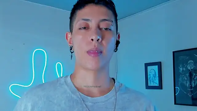 Snapshot of Aleja1214 chatting on September 2025 01:05:02 AM Aleja1214 online show from September 2025 01:05:02 AM