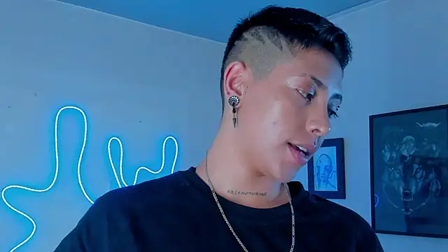 Snapshot of Aleja1214 chatting on September 2025 01:40:02 AM Aleja1214 online show from September 2025 01:40:02 AM