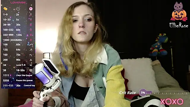 Snapshot of EllieeRose chatting on November 2025 08:14:01 PM EllieeRose online show from November 2025 08:14:01 PM