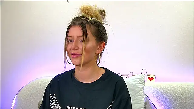 LiliaBianka online show from February 2025 01:10:02 PM