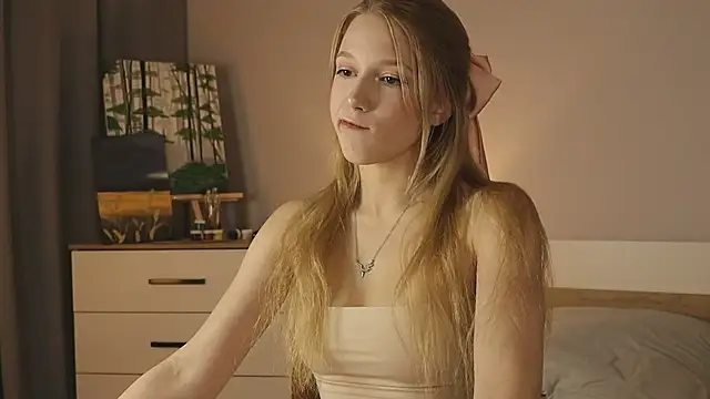 Snapshot of AliceLebel chatting on November 2025 03:36:02 PM AliceLebel online show from November 2025 03:36:02 PM