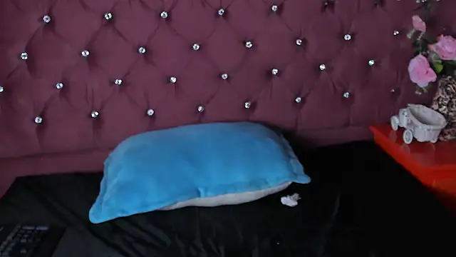 Snapshot of MaddyHudson chatting on March 2025 09:51:01 PM MaddyHudson online show from March 2025 09:51:01 PM