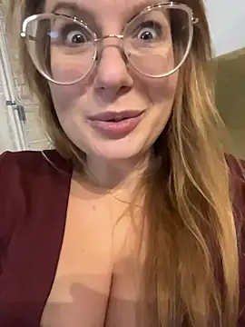 Snapshot of Vanilladreams chatting on December 2025 11:53:01 PM Vanilladreams online show from December 2025 11:53:01 PM