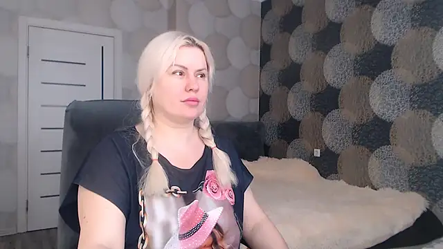 Snapshot of natusik chatting on March 2025 08:40:01 AM natusik online show from March 2025 08:40:01 AM