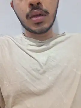 Snapshot of alesssterling chatting on April 2026 07:05:01 PM alesssterling online show from April 2026 07:05:01 PM