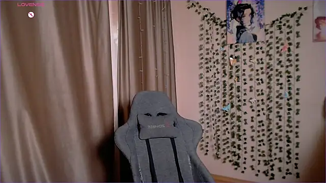 Snapshot of MargoFoxy chatting on April 2026 09:25:02 AM MargoFoxy online show from April 2026 09:25:02 AM