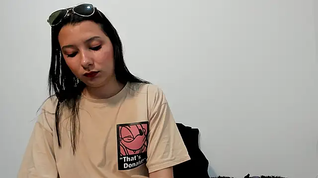 Snapshot of cami-01 chatting on October 2025 08:31:02 PM cami-01 online show from October 2025 08:31:02 PM