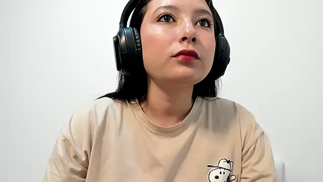 Snapshot of cami-01 chatting on October 2025 09:26:02 PM cami-01 online show from October 2025 09:26:02 PM