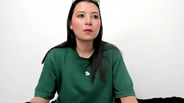 Snapshot of cami-01 chatting on October 2025 08:42:01 PM cami-01 online show from October 2025 08:42:01 PM