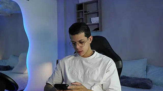 Snapshot of MarcoSullivan chatting on April 2026 12:05:02 PM MarcoSullivan online show from April 2026 12:05:02 PM