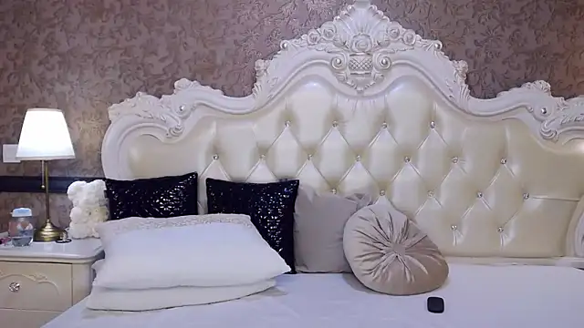 OliveWilson online show from February 2025 01:32:01 PM