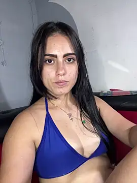 Azuna25 online show from April 2026 07:58:02 PM