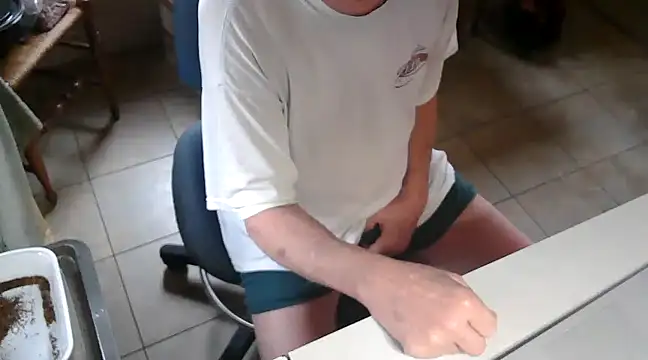 Snapshot of Bramro409 chatting on February 2025 03:42:02 PM Bramro409 online show from February 2025 03:42:02 PM