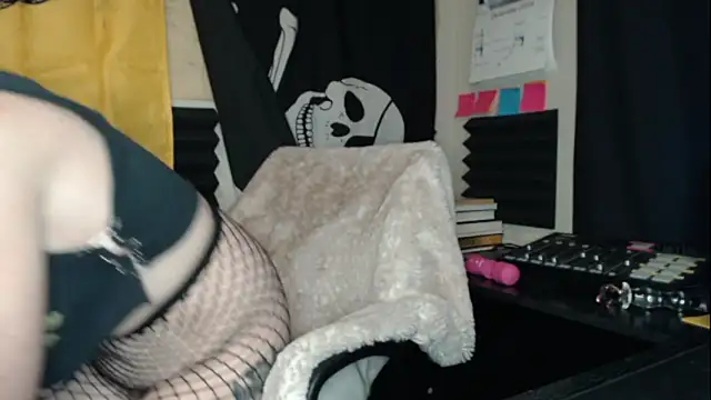 Snapshot of Manicmercury chatting on December 2024 08:11:02 AM Manicmercury online show from December 2024 08:11:02 AM