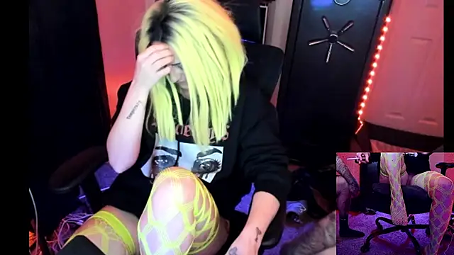 Snapshot of Manicmercury chatting on January 2025 10:50:02 AM Manicmercury online show from January 2025 10:50:02 AM