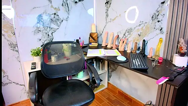 AlixLong online show from April 2026 01:01:02 AM